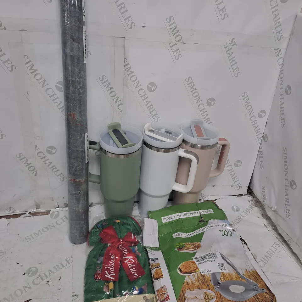 LARGE BOX OF APPROXIMATELY 15 ASSORTED HOUSEHOLD  ITEMS TOO INCLUDE BAGS , SHELVES , CUPS , ETC 
