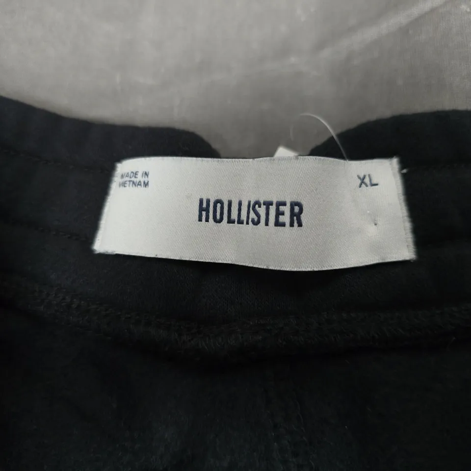 HOLLISTER MEN’S FLEECE SHORTS – BLACK, XL