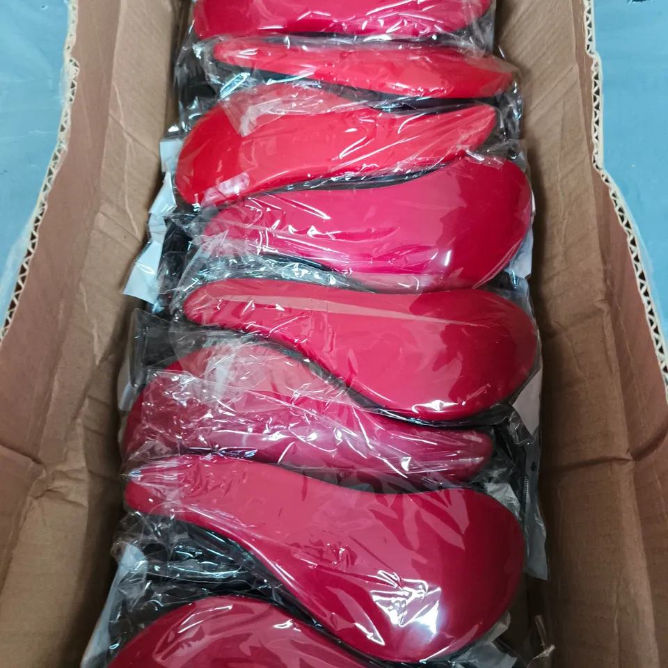 APPROXIMATELY 20 PLASTIC HAIRBRUSHES IN RED/BLACK 
