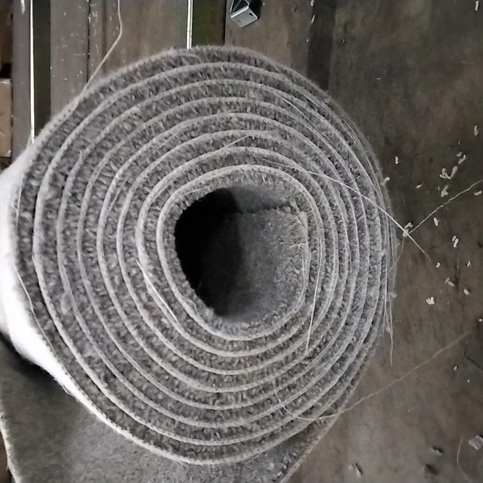ROLL OF QUALITY CARPET RUNNER LIGHT GREY APPROXIMATELY 1.45M X SIZE UNSPECIFIED