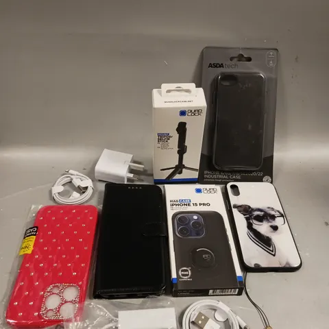 APPROXIMATELY 30 ASSORTED SMARTPHONE ACCESSORIES TO INCLUDE PROTECTIVE CASES, CHARGING CABLES, SCREEN PROTECTORS ETC