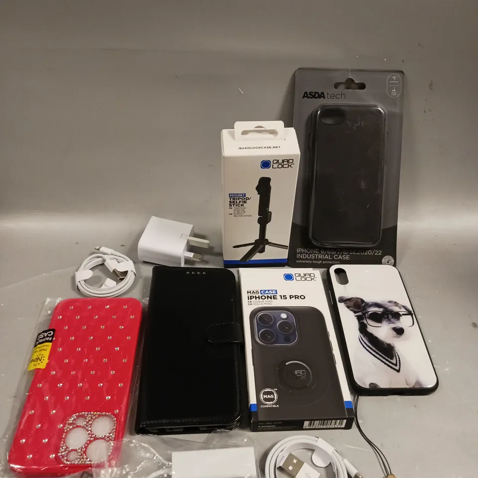 APPROXIMATELY 30 ASSORTED SMARTPHONE ACCESSORIES TO INCLUDE PROTECTIVE CASES, CHARGING CABLES, SCREEN PROTECTORS ETC 