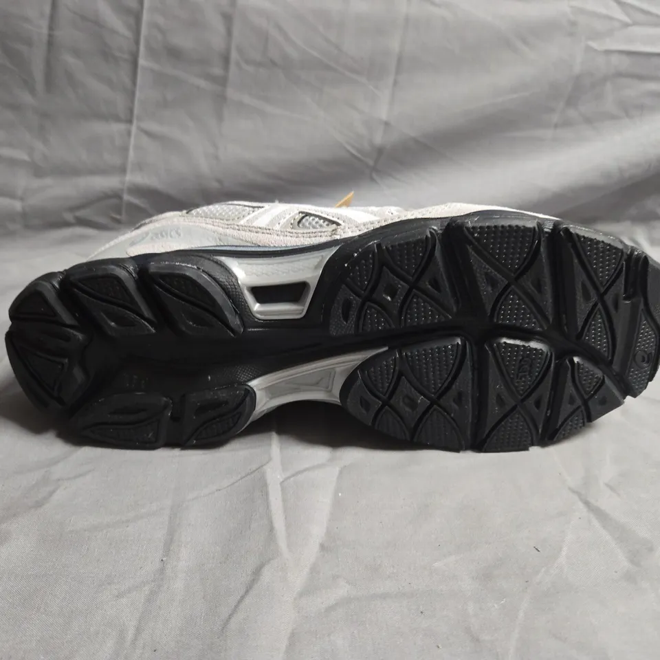 UNBOXED PAIR OF ASICS GLACIER GREY TRAINERS - UK SIZE 9