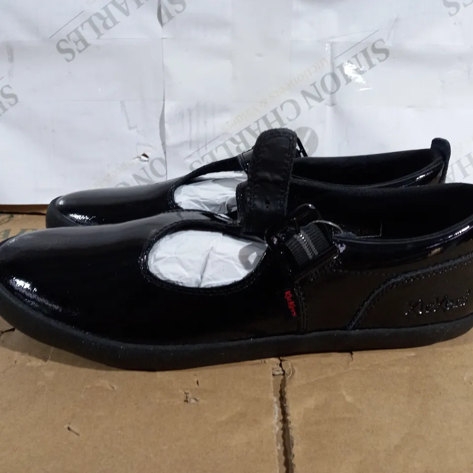 PAIR OF GIRLS KICKERS SIZE 7