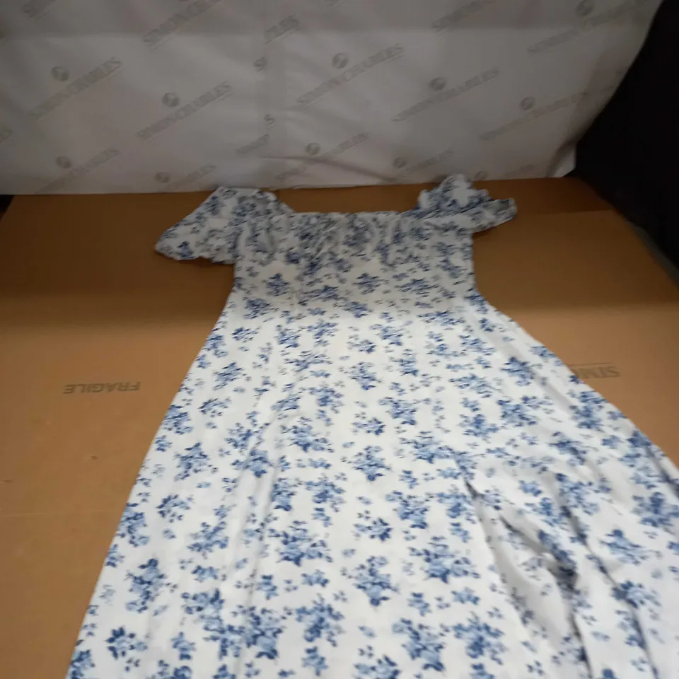 WOMENS OCCASSIONAL FLORAL DRESS SIZE M