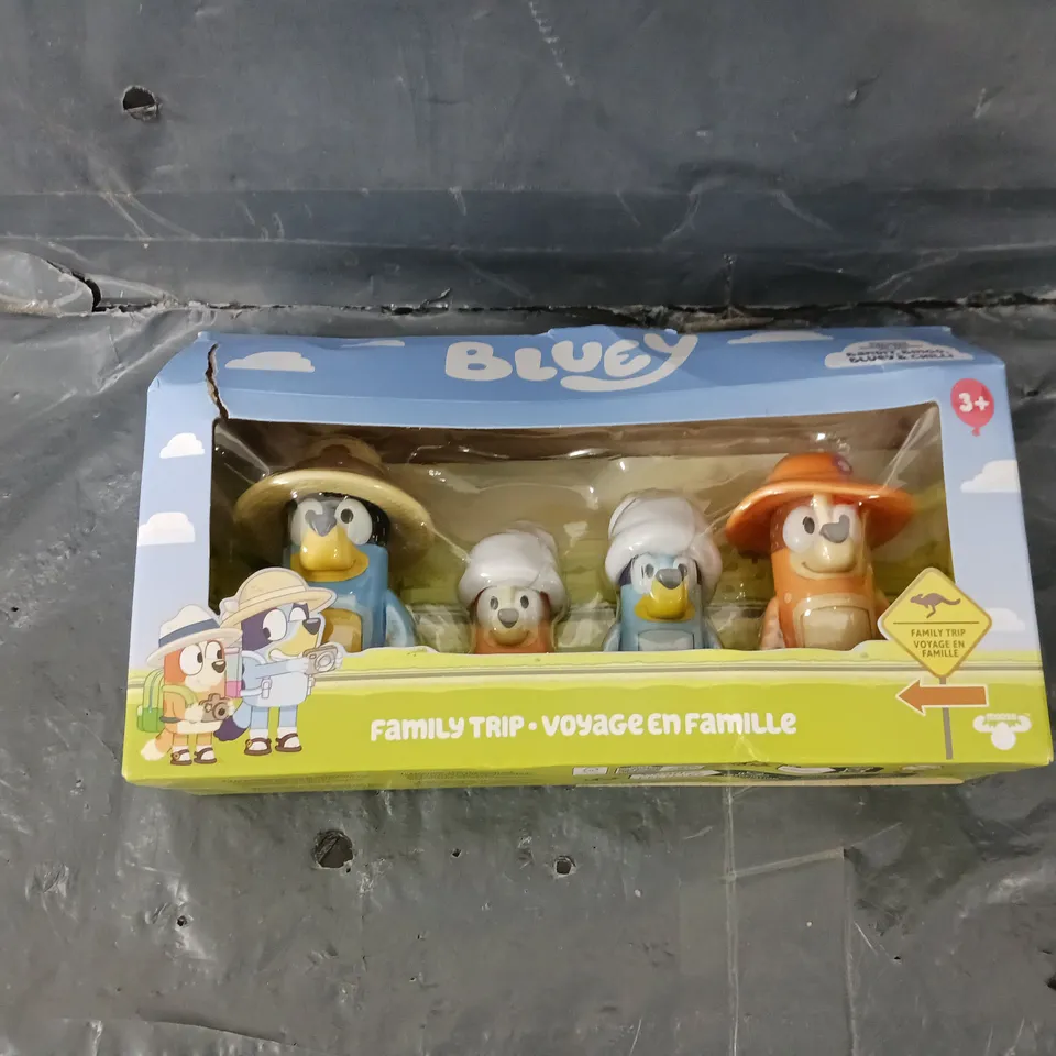 BLUEY S11 HOLIDAY FIGURE 4PK FAMILY TRIP