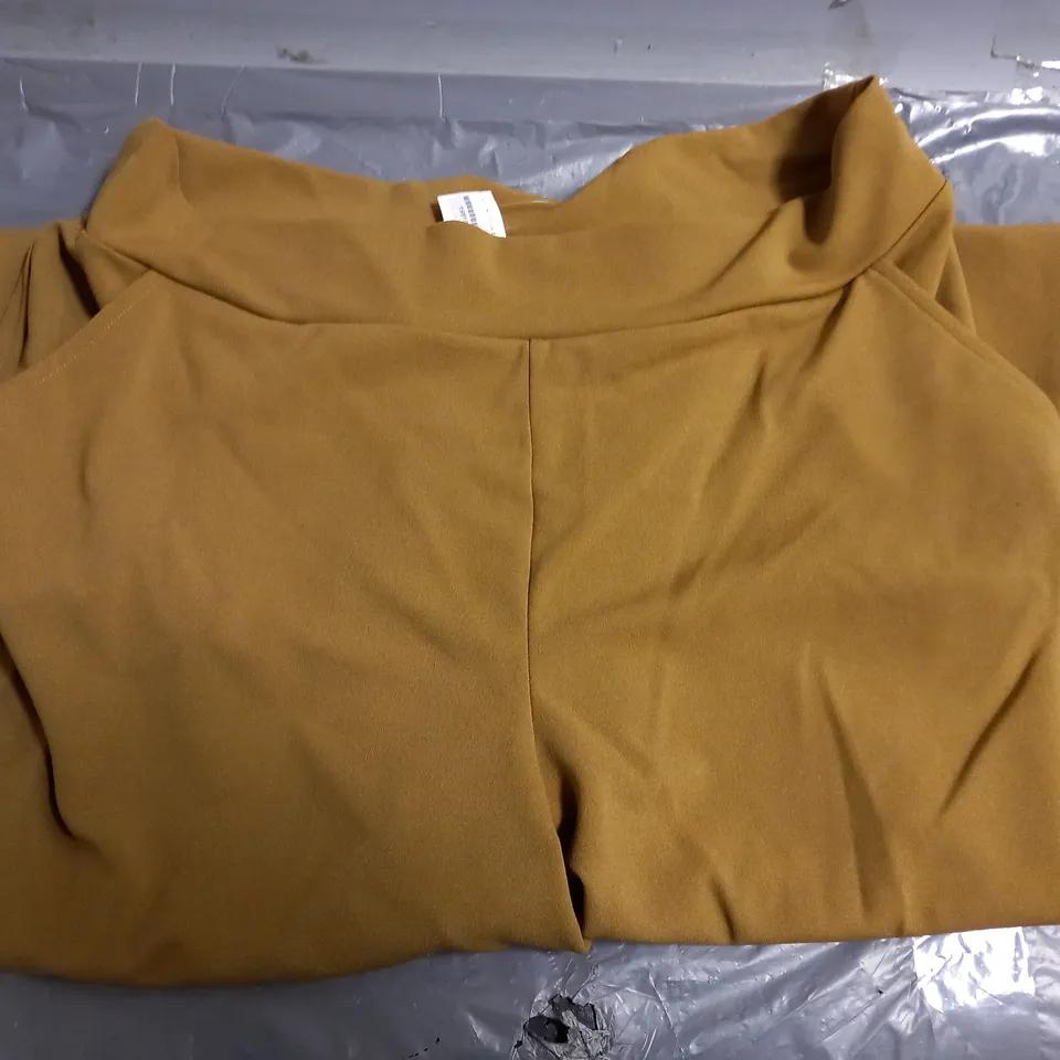 BOX OF APPROX. 10 CLOTHING ITEMS TO INCLUDE TROUSERS  IN VARIOUS COLOURS AND SIZES 