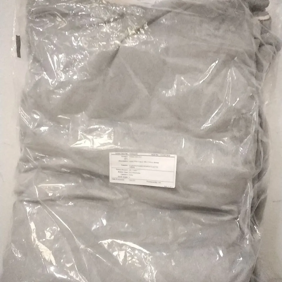 (FAULTY) SUPER POLAR GREY 160 X 120 CM BLANKET