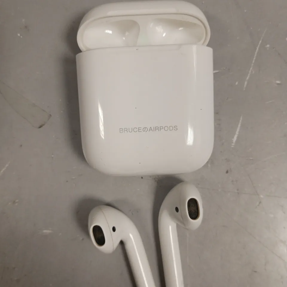 APPLE AIRPODS & CHARGING CASE - MODEL UNSPECIFIED 