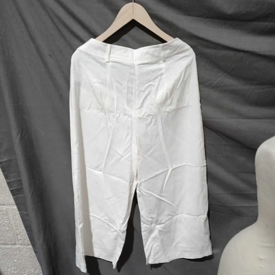 NEW LOOK WHITE SHIRT – UK 12R (EU 40R, US 8), KNOTTED FRONT, MADE IN BANGLADESH