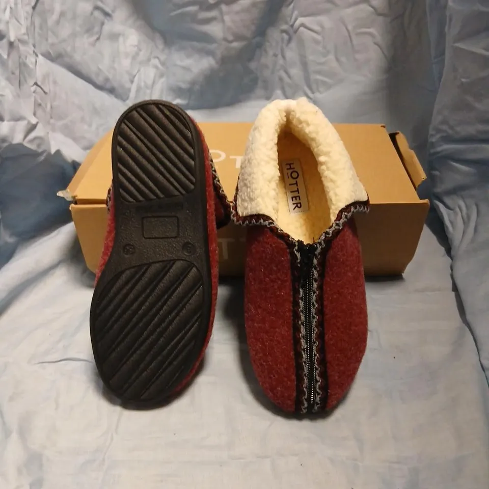 HOTTER EMBRACE WIDE MAROON SLIPPERS – UK 3 (EU 36)