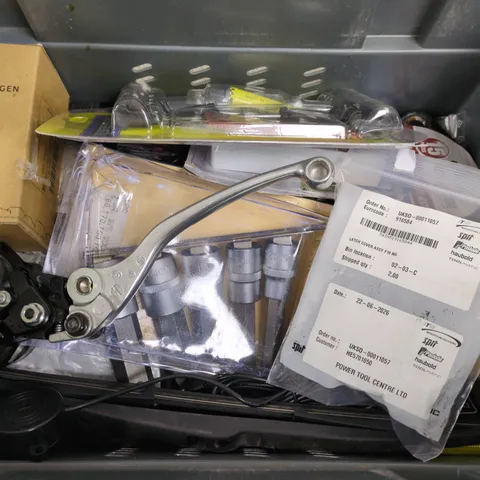 APPROXIMATELY 10 ASSORTED VEHICLE PARTS & ACCESSORIES/TOOLS TO INCLUDE BIT SOCKETS, LATCH COVER ASSY, TIRE REPAIR KIT, ETC - COLLECTION ONLY