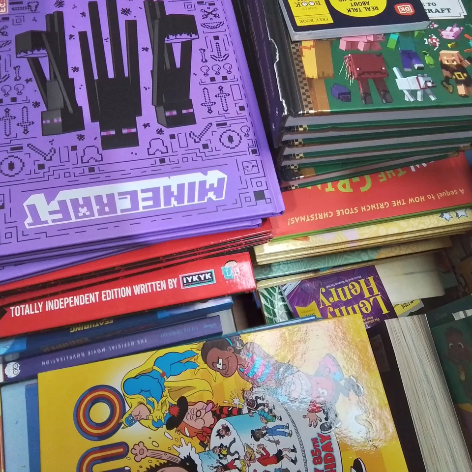 LARGE QUANTITY OF ASSORTED BOOKS AND 2024 ANNUALS TO INCLUDE GUINESS RECORDS 2024,  MINECRAFT, FORTNIGHT AND STRANGER THINGS