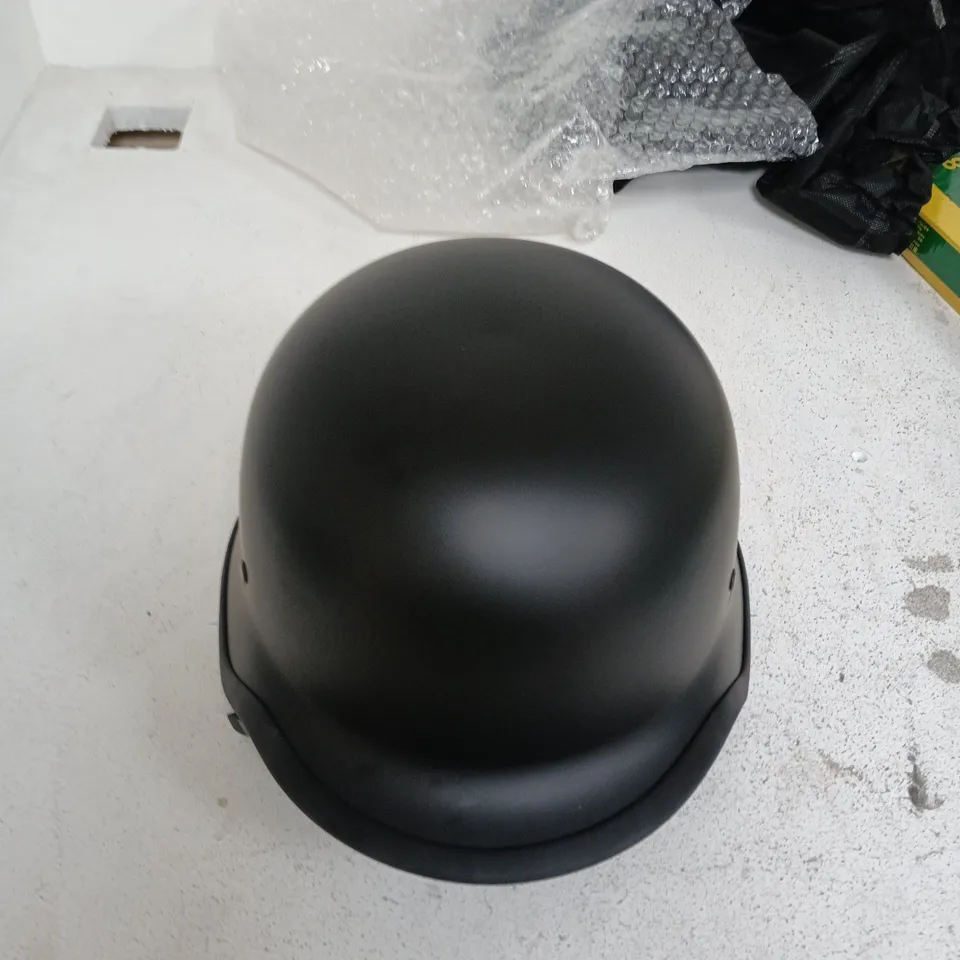 BLACK HELMET