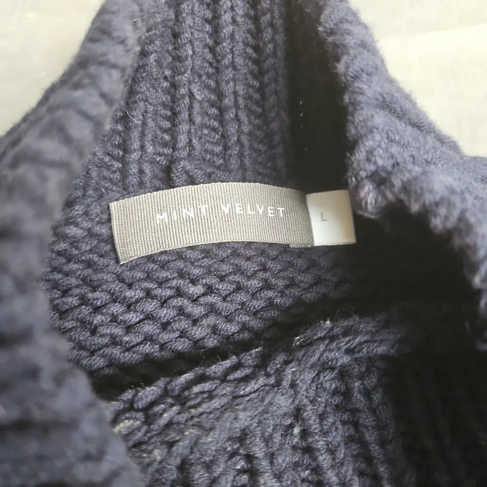 MINT VELVET NAVY KNIT JUMPER WITH WHITE HEART MOTIFS – UK SIZE L