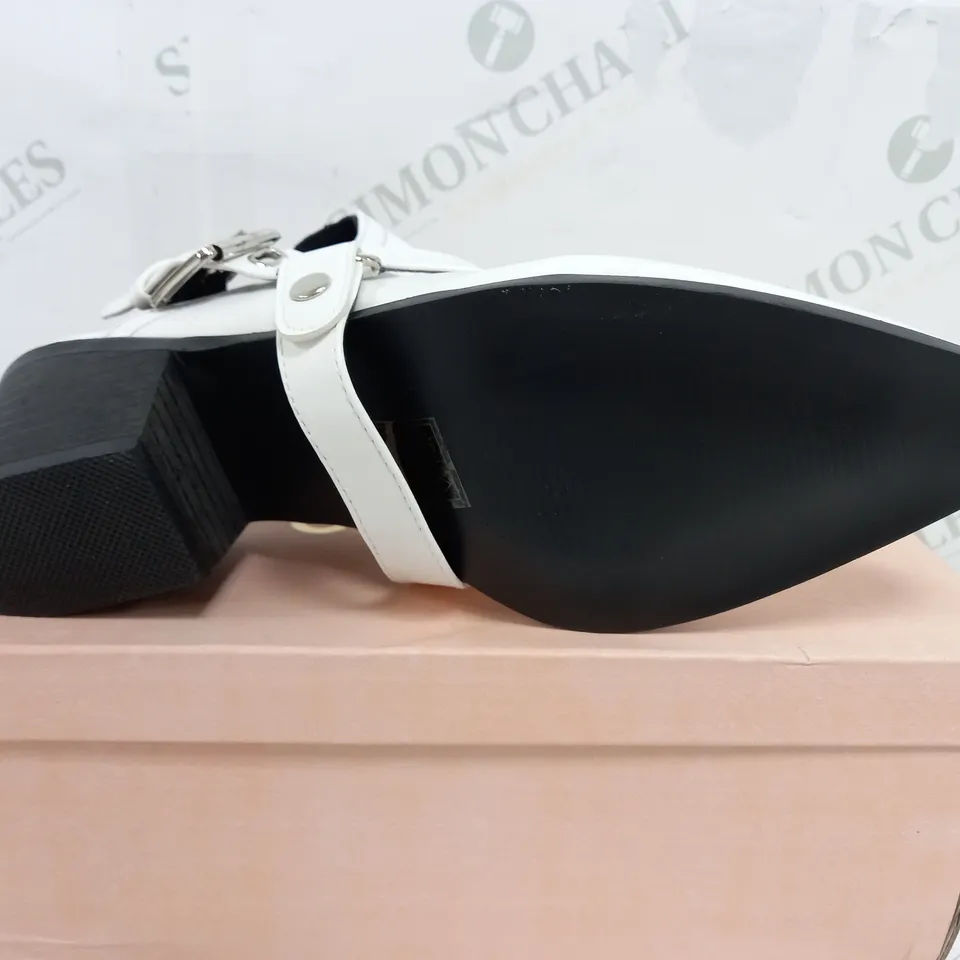 BOXED PAIR OF POTI PATI HEELED BUCKLE WHITE SHOES - EU 41
