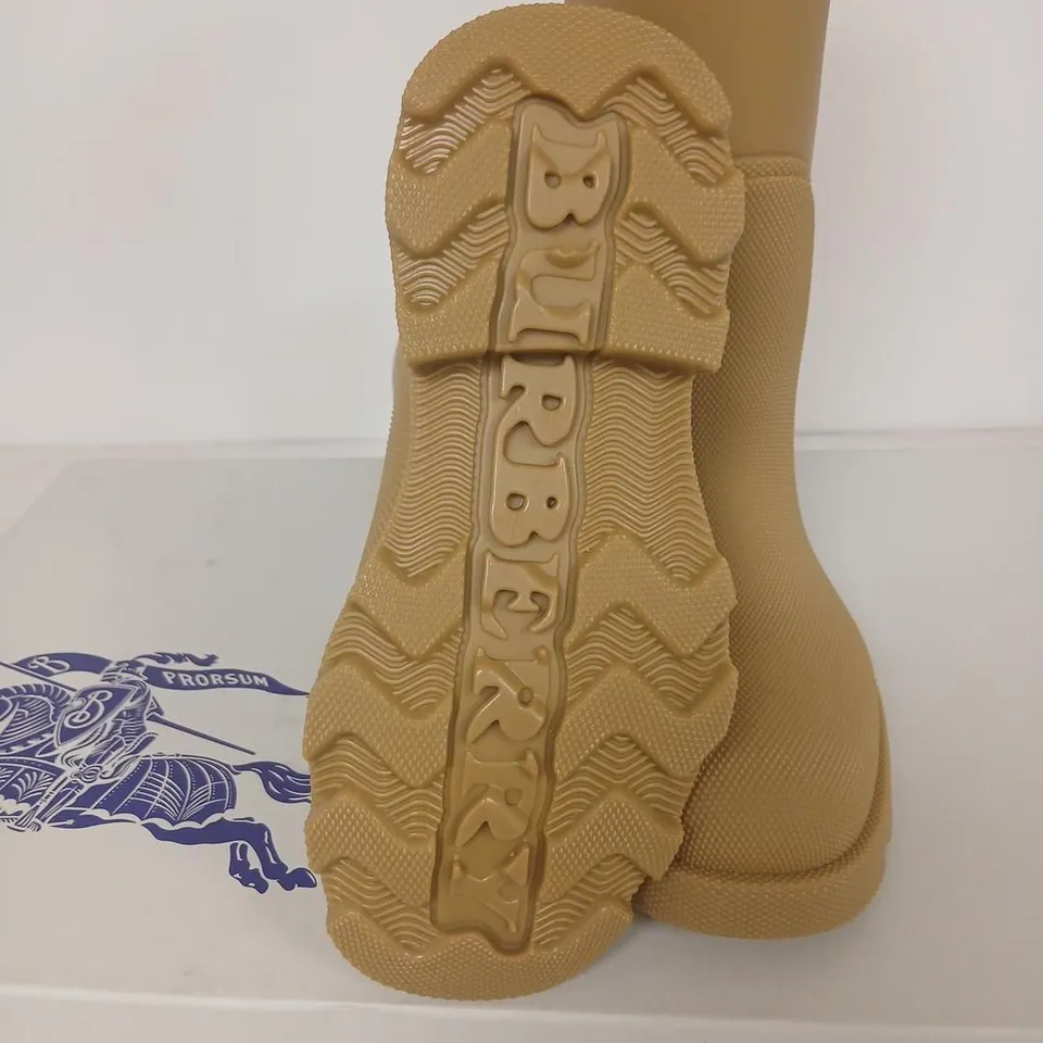 BURBERRY RUBBER BOOT – MARSH HIGH, MANILLA, UK 2 (EU 35)