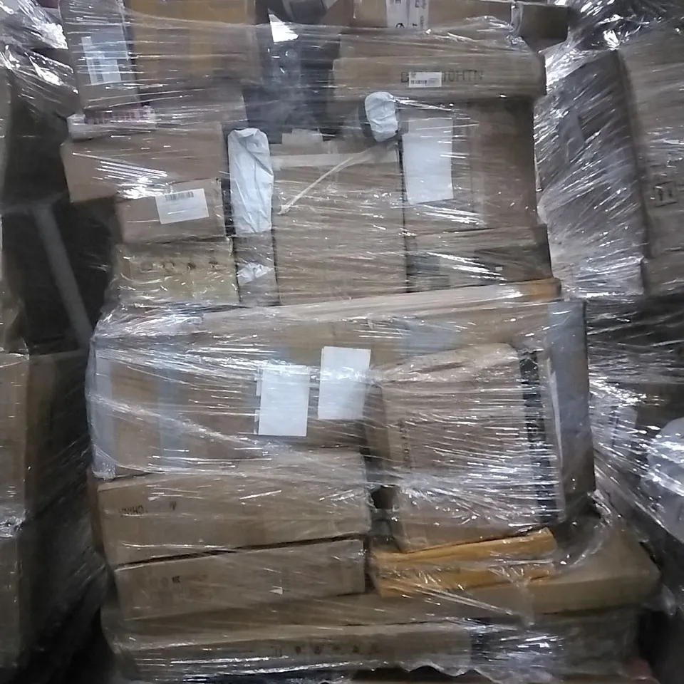 PALLET OF HOUSEHOLD ITEMS TO INCLUDE CANDYFLOSS MACHINE, CORK BALL 500ML GLASS JAR, BABY BOOSTER CHAIR, REMOTE CONTROL TANK TOY AND OTHER ASSORTED ITEMS...