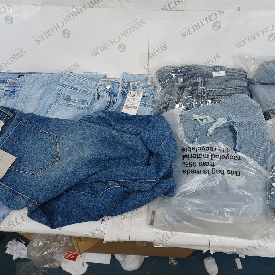 BOX OF APPROXIMATELY 10 PAIRS OF DENIM JEANS TO INCLUDE: F&F, STR & MAMALICIOUS IN VARIOUS SIZES