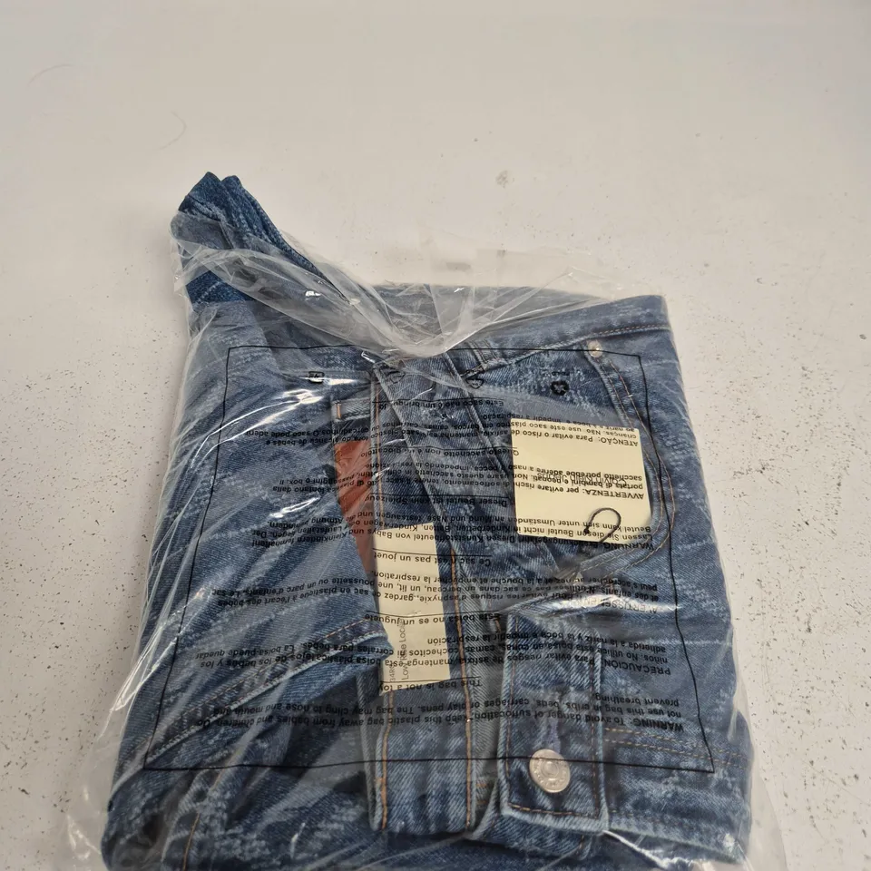 BAGGED CALVIN KLEIN LOW RISE LOOSE JEANS - SIZE 34R