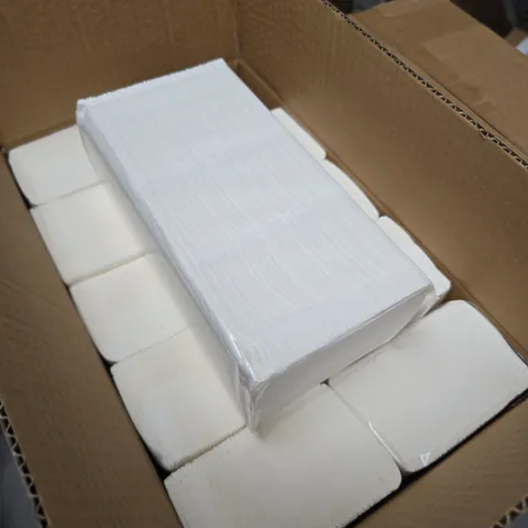 LOT OF Z-FOLD WHITE HAND TOWELS - 20X SLEEVES OF 150 PIECES