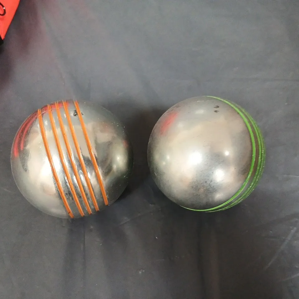 METAL JUGGLING BALLS SET – 70 MM, 560 G TOTAL, WITH RED CARRY POUCH