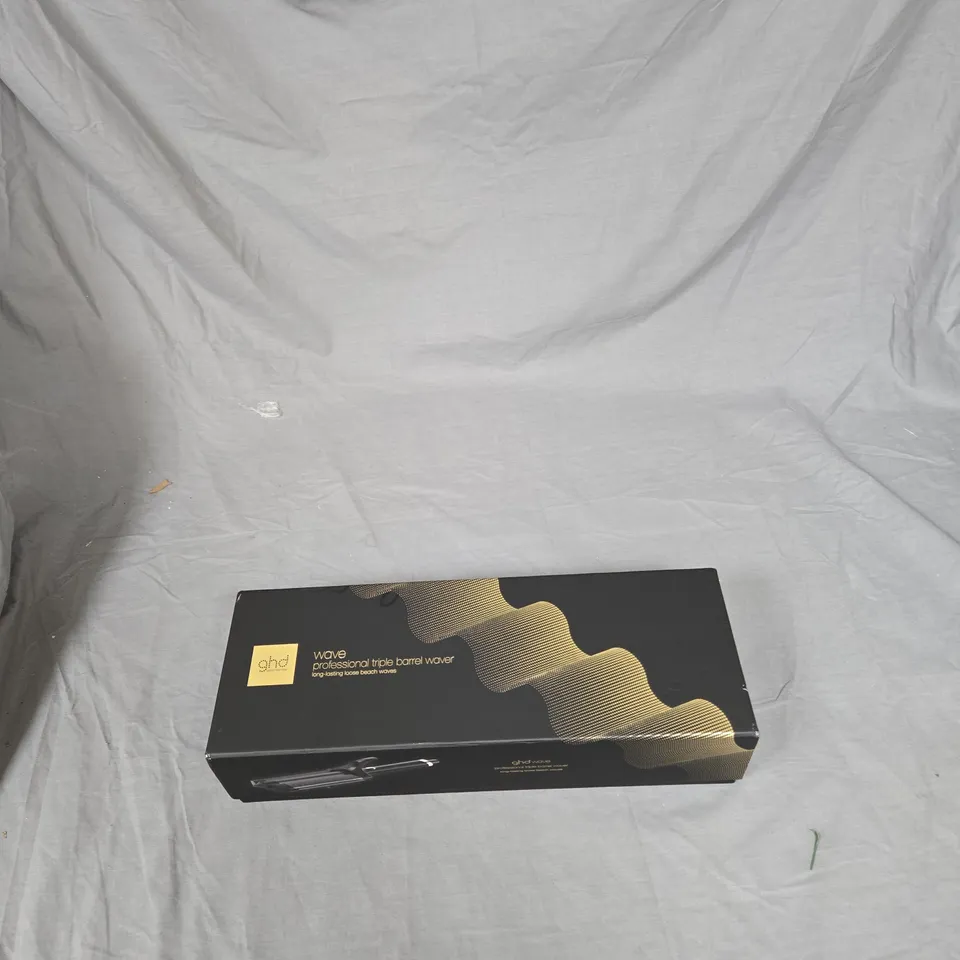 GHD WAVE PROFESSIONAL TRIPLE BARREL WAVER – BLACK