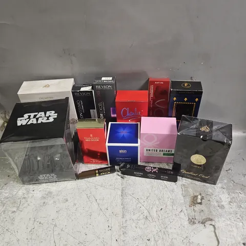 BOX OF APPROXIMATELY 20 ASSORTED COSMETIC PRODUCTS TO INCLUDE - ELIZABETH ARDEN RED DOOR EAU DE TOILETTE - SKIN RESEARCH ANTI-AGEING MOISTURISER - VOILA HAIR COLOUR - ETC