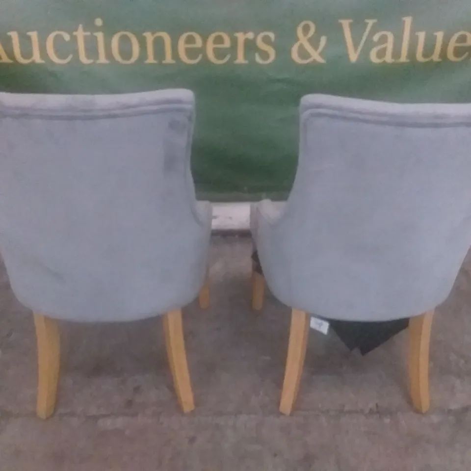 SET OF 2 NEW DUKE LIGHT GREY FABRIC BUTTON BACK DINING CHAIRS (OAK LEG)
