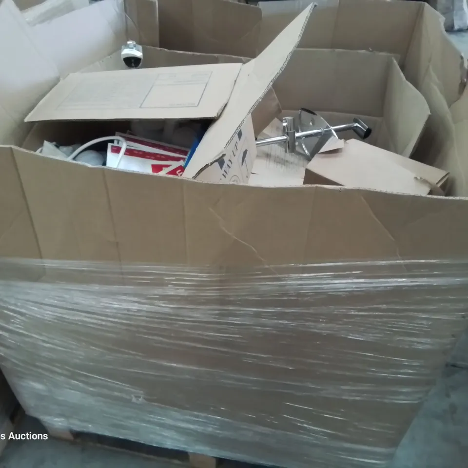 PALLET OF ASSORTED ITEMS, INCLUDING SHOWER HEADS, CHROME EFFECT SHOWER RAILS, STRAPPING TOOL & CLIPS, ENCLOSED LIGHT FITTINGS