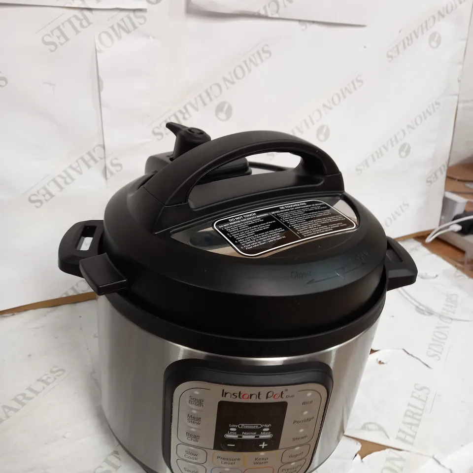 INSTANT POT DUO MINI PRESSURE COOKER