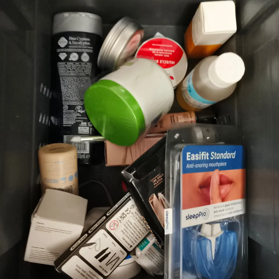 APPROXIMATELY 20 HEALTH AND BEAUTY PRODUCTS TO INCLUDE DOVE CARING BATH, E45 CREAM AND FORCAPIL FORTIFYING SHAMPOO