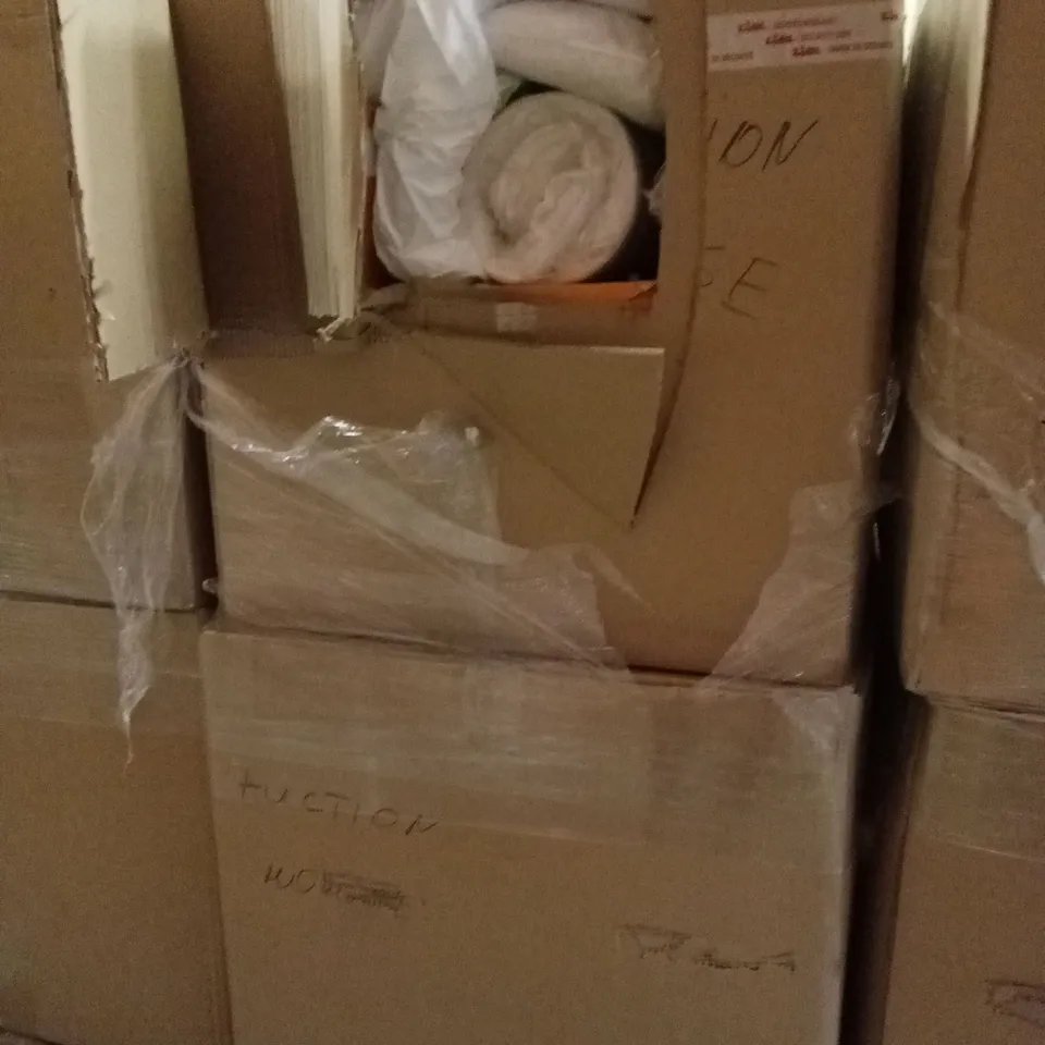 PALLET CONTAINING A LARGE QUANTITY OF BEDDING PRODUCTS