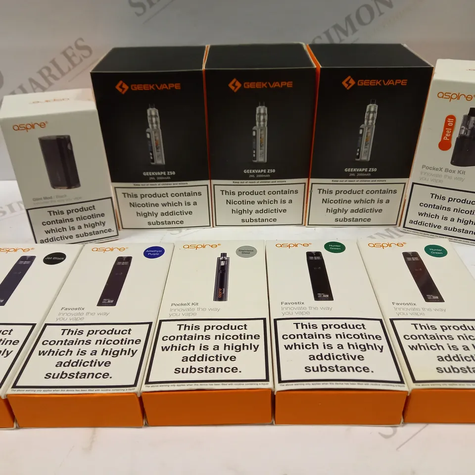 BOX OF APPROX 20 VAPING DEVICES AND ACCESSORIES TO INCLUDE GEEKVAPE Z50, ASPIRE POCKEX BOX KIT AND ASPIRE FAVOSTIX
