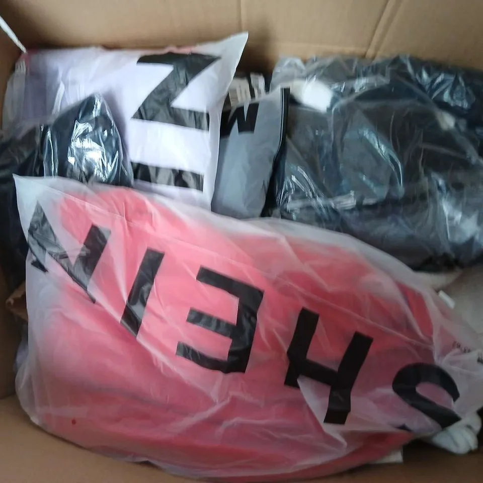 LARGE BOX OF ASSORTED CLOTHING ITEMS IN VARIOUS SIZES, STYLES AND COLOUR TO INCLUDE HANDBAG, SWEATER, JACKET, ETC