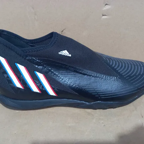 PAIR OF ADIDAS PREDATOR EDGE.3 LACELESS TURF FOOTBALL SHOES IN BLACK UK SIZE 10