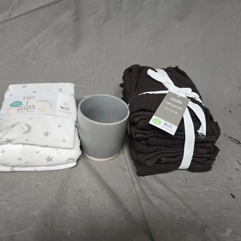 LARGE BOX OF APPROXIMATELY 10 ASSORTED HOMEWARE ITEMS TO INCLUDE BABY FITTED SHEETS, MUGS AND TEA TOWELS - COLLECTION ONLY
