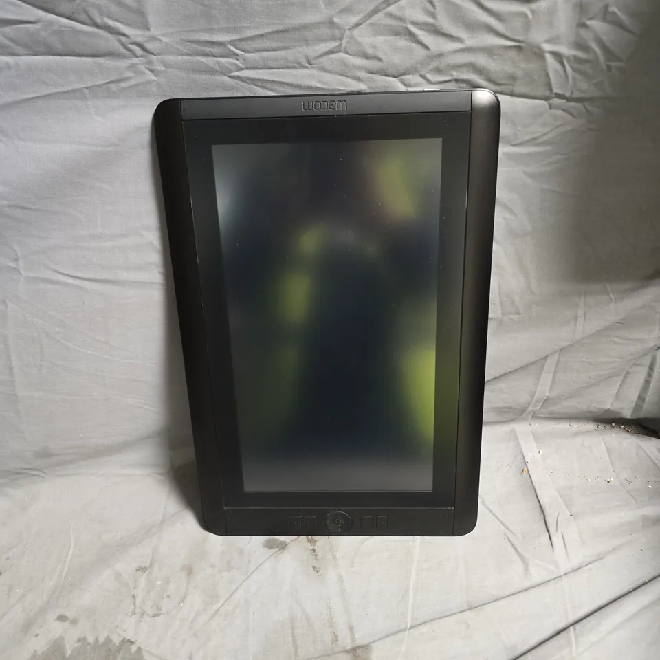 WACOM CINTIQ 13HD CREATIVE PEN DISPLAY – BLACK (BOXED)