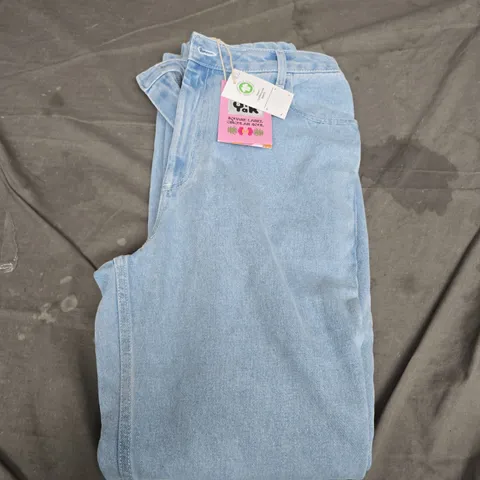 DANA MOM JEANS – ORGANIC DENIM LIGHT WASH BLUE, WOMEN'S JEANS 30R (UK 14)