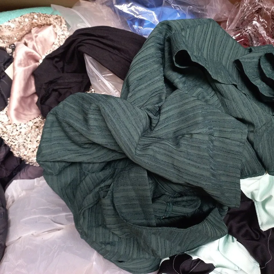 APPROXIMATELY 20 ASSORTED CLOTHING AND FASHION PRODUCTS IN VARIOUS STYLES AND SIZES - COLLECTION ONLY
