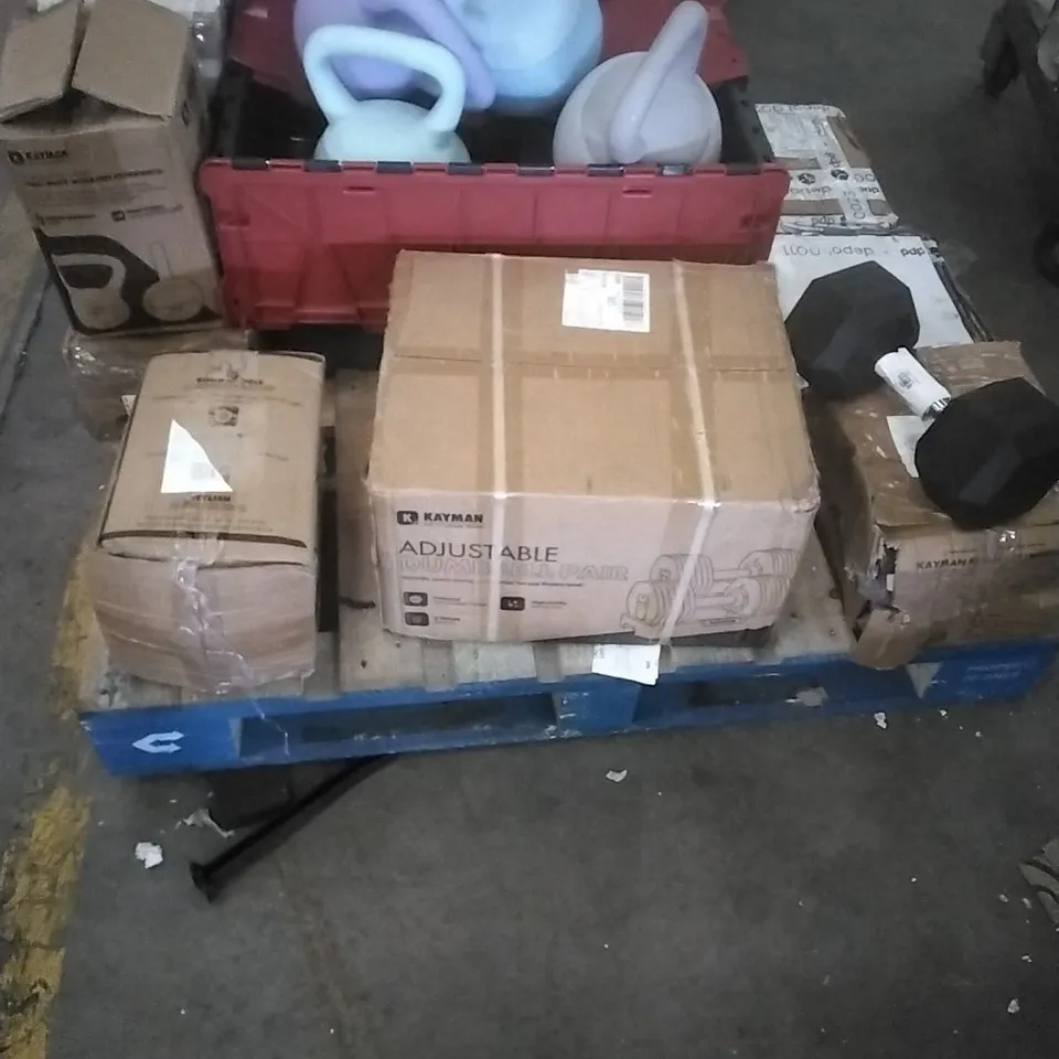 SMALL PALLET OF DUMBELLS, KETTLEBELLS, ADJUSTABLE DUMBELL ETC