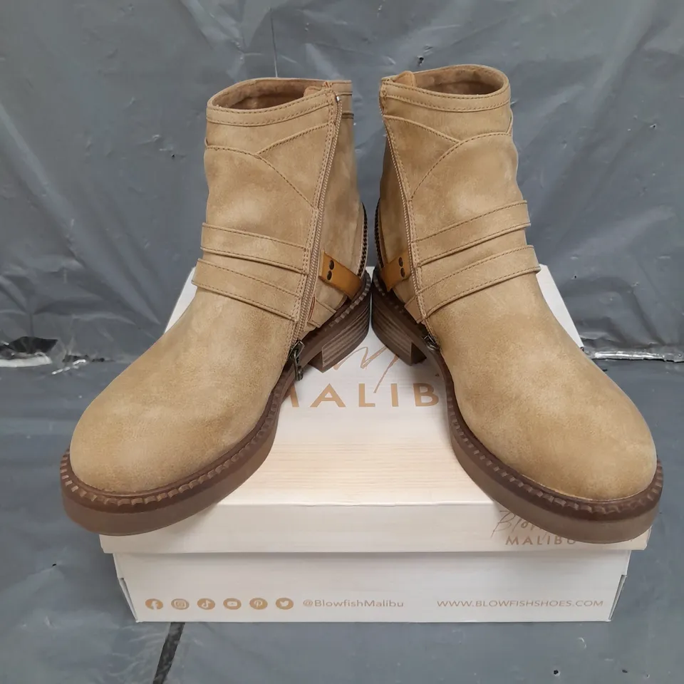 BOXED PAIR OF BLOWFISH MALIBU VEGAN NUBUCK BOOTS IN ALMOND SIZE 6