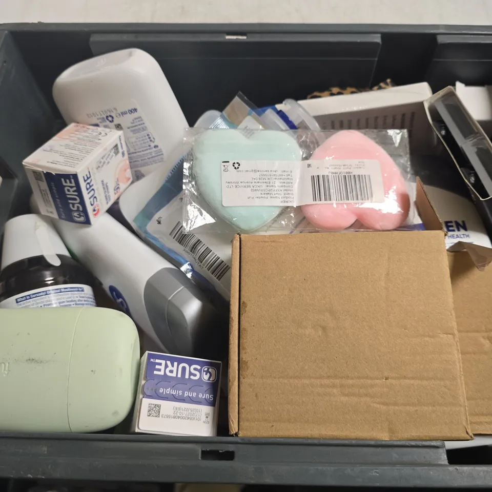APPROXIMATELY 20 ASSORTED HEALTH & BEAUTY PRODUCTS TO INCLUDE SANEX MEN SKIN HEALTH SHOWER GEL, CAREX HAND WASH, EVE CURLS CURL DEFINING CREAM, ETC - COLLECTION ONLY