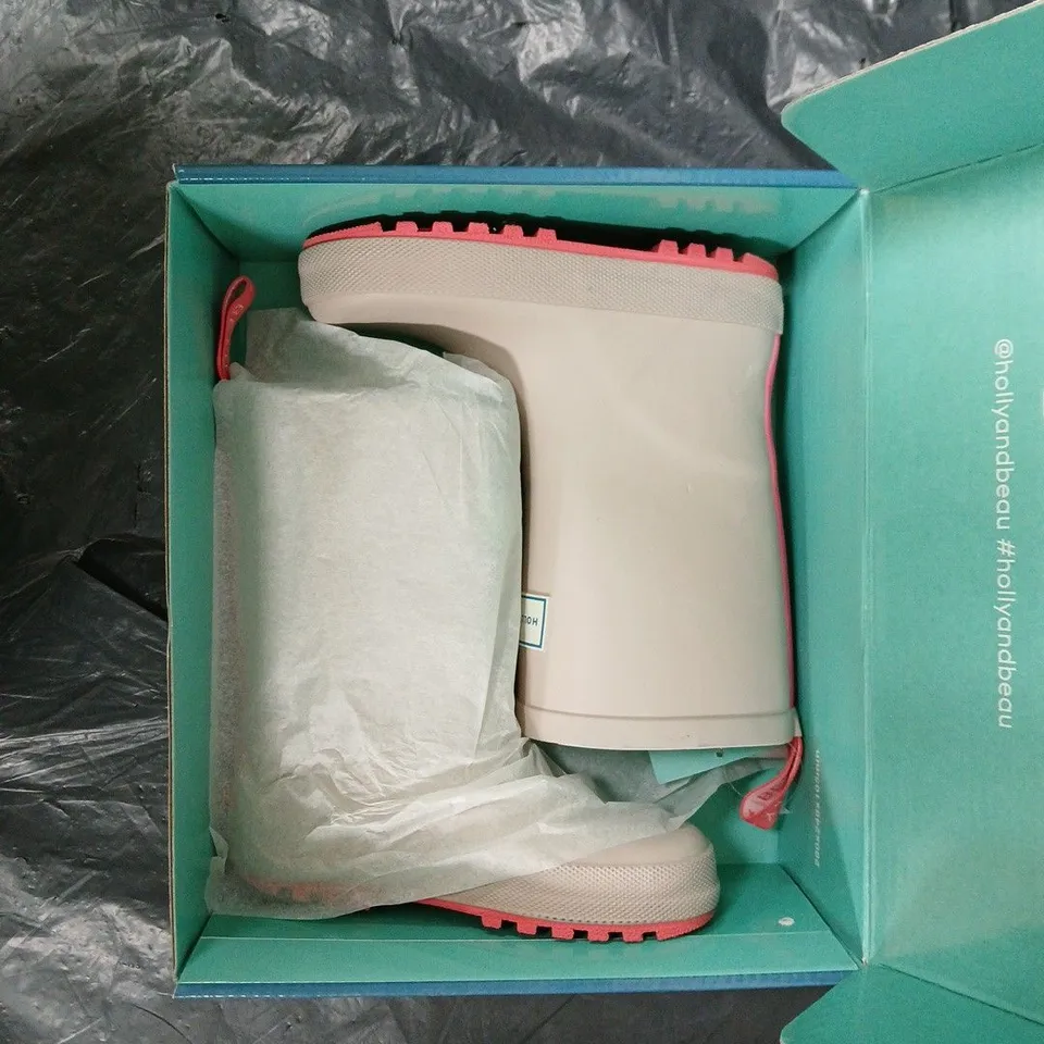 HOLLY & BEAU KIDS' RUBBER RAIN BOOT – WHITE WITH PINK STRIPE 