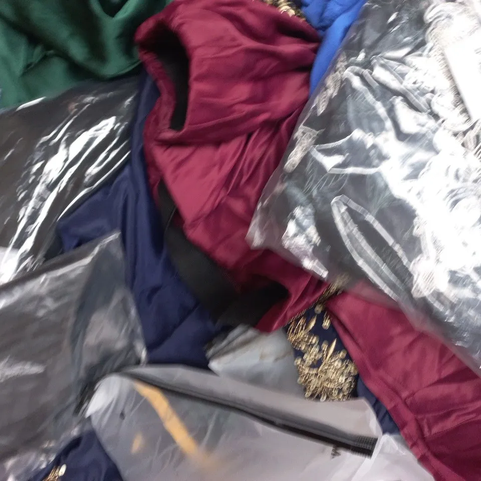 APPROXIMATELY 20 ASSORTED CLOTHING AND FASHION PRODUCTS IN VARIOUS STYLES AND SIZES - COLLECTION ONLY