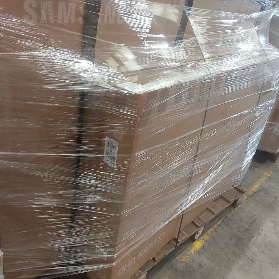 PALLET CONTAINING A LARGE QUANTITY OF ASSORTED DAMAGED TVs