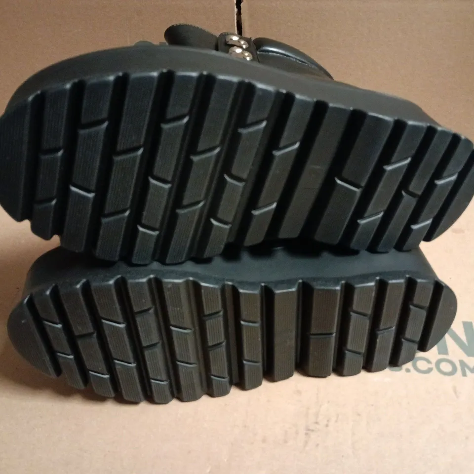 BOXED PAIR OF KOI HYDRA ALL BLACK MATRIX PLATFORM BOOTS - UK 6 