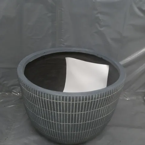 BOXED UNBRANDED PLANTER IN BLACK WASH