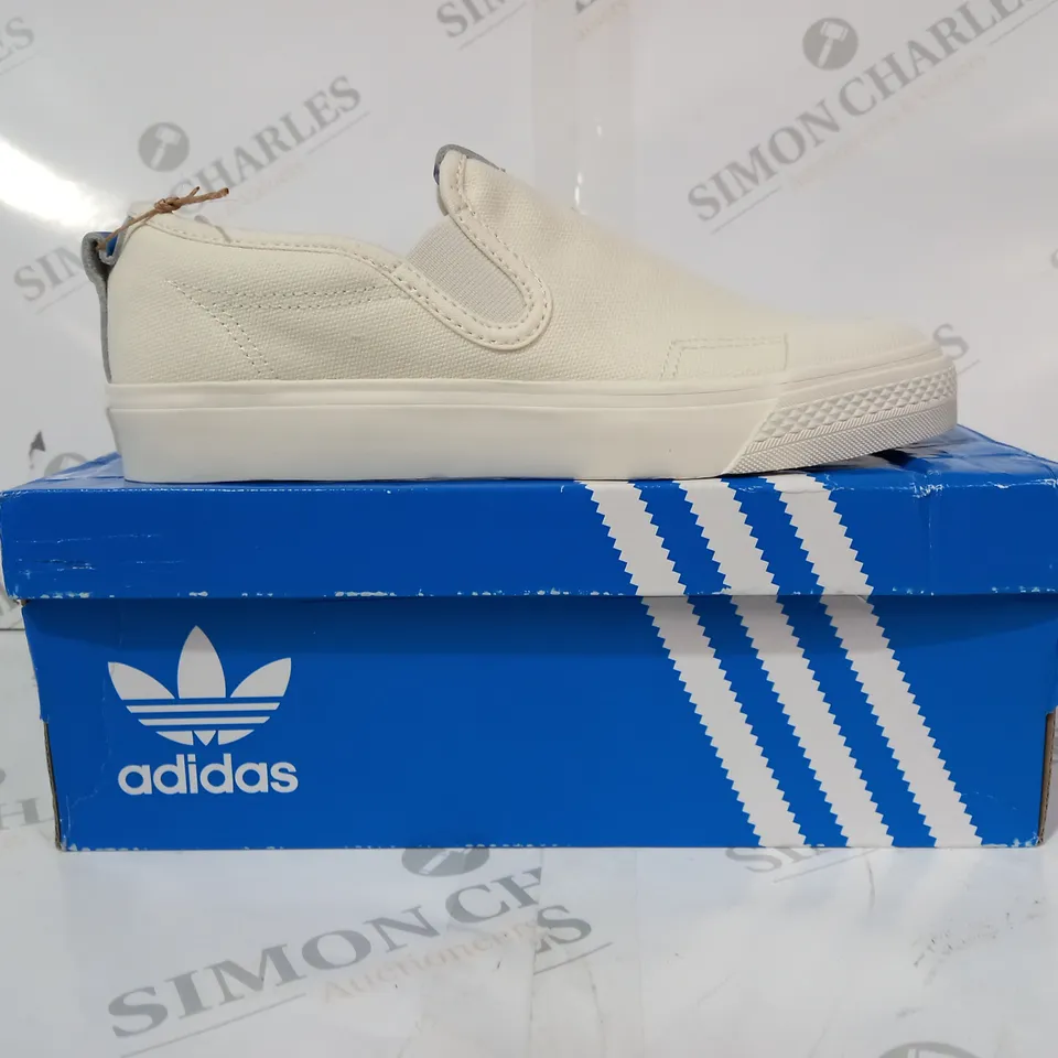 BOXED PAIR OF ADIDAS NIZZA SLIP-ON SHOES IN CREAM UK SIZE 4.5