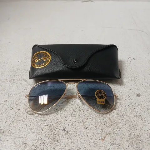 RAY-BAN AVIATOR SUNGLASSES – GOLD TONE FRAME